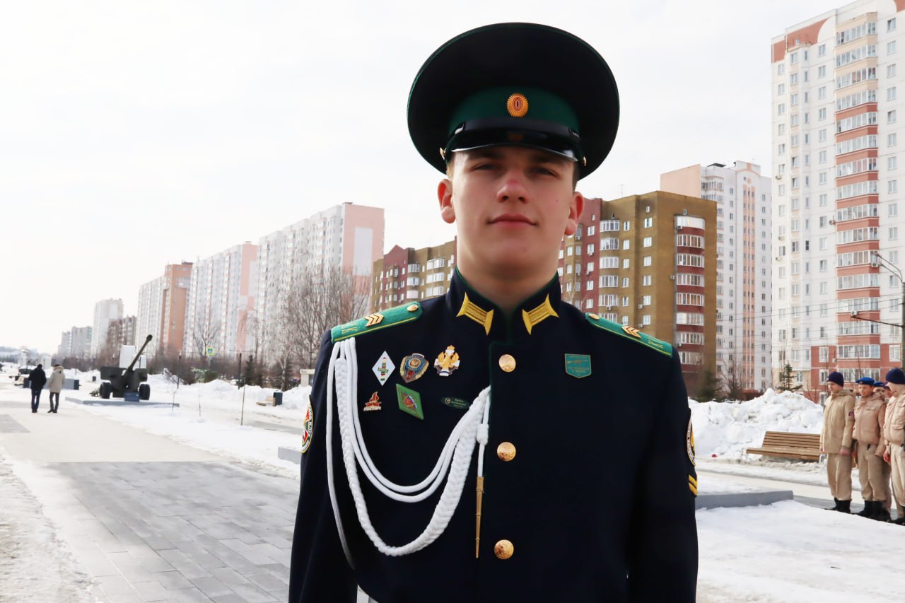 Курские единороссы, школьники почтили память героя Великой Отечественной войны Петра Михина Курские единороссы, школьники почтили память героя Великой Отечественной войны Петра Михина