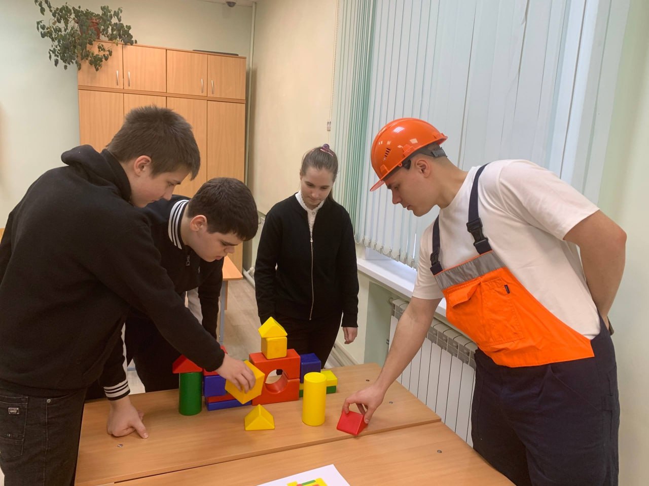 В «Центре «Оберег» встретились участники городских воспитательных программ: «Мир без границ» для детей с ОВЗ и инвалидов, профориентационной «Шаг к мечте» и «Школа волонтёрского мастерства» В «Центре «Оберег» встретились участники городских воспитательных программ: «Мир без границ» для детей с ОВЗ и инвалидов, профориентационной «Шаг к мечте» и «Школа волонтёрского мастерства»