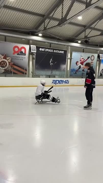 В минувшие выходные состоялась дебютная тренировка по следж-хоккею с участием ветеранов СВО