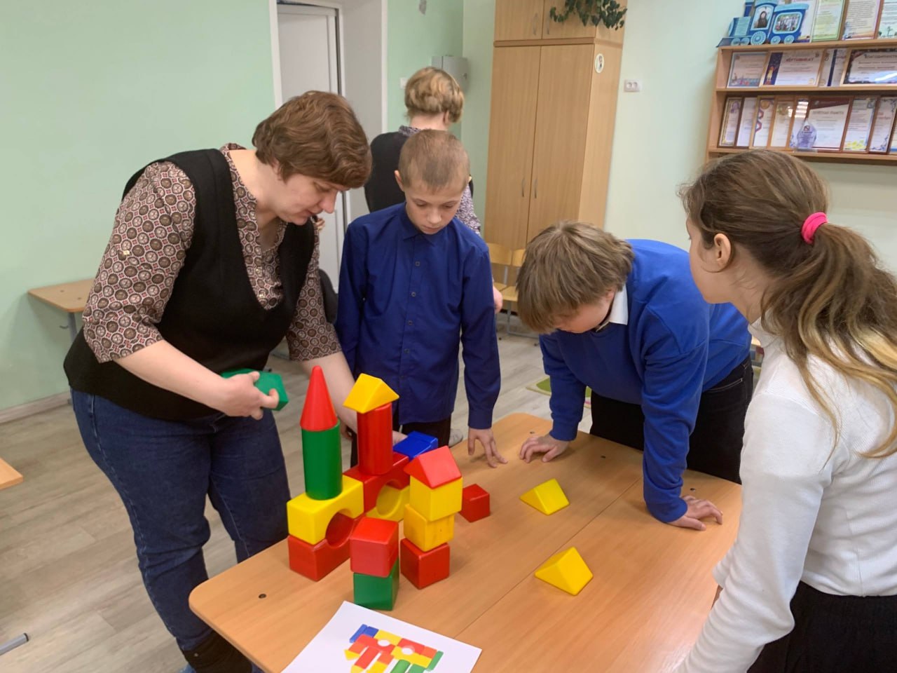 В «Центре «Оберег» встретились участники городских воспитательных программ: «Мир без границ» для детей с ОВЗ и инвалидов, профориентационной «Шаг к мечте» и «Школа волонтёрского мастерства» В «Центре «Оберег» встретились участники городских воспитательных программ: «Мир без границ» для детей с ОВЗ и инвалидов, профориентационной «Шаг к мечте» и «Школа волонтёрского мастерства»