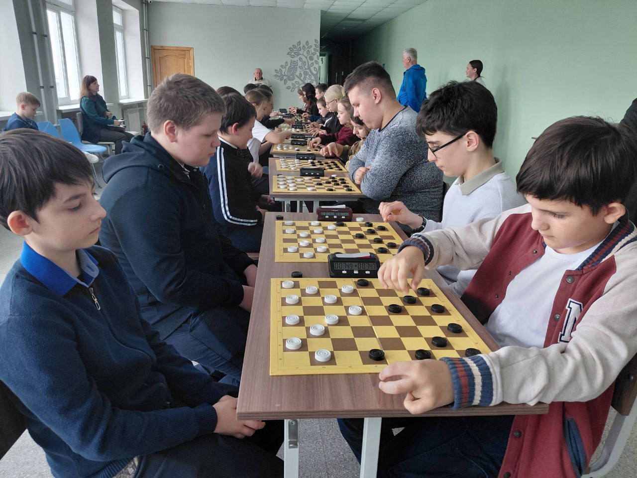 Геннадий Енютин: 4 марта на базе Шумаковской школы Солнцевского района прошёл областной турнир по русским шашкам среди школьников «Дружба» Геннадий Енютин: 4 марта на базе Шумаковской школы Солнцевского района прошёл областной турнир по русским шашкам среди школьников «Дружба»