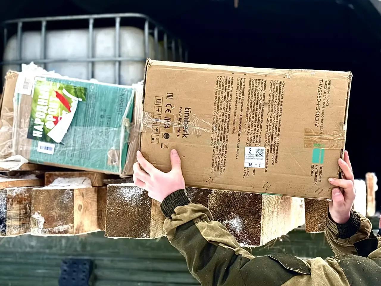 Игорь Кастюкевич: От волонтерского лагеря Единой России «Курский рубеж» передали очередную партию помощи военнослужащим в дополнение к государственному обеспечению. Игорь Кастюкевич: От волонтерского лагеря Единой России «Курский рубеж» передали очередную партию помощи военнослужащим в дополнение к государственному обеспечению.