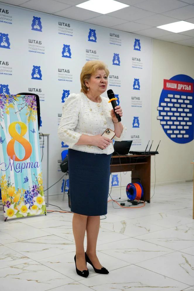 Владимир Зайцев: Сегодня в штабе общественной поддержки партии "Единая Россия" г. Курска в преддверии 8-Марта поздравил женщин с наступающим праздником Владимир Зайцев: Сегодня в штабе общественной поддержки партии "Единая Россия" г. Курска в преддверии 8-Марта поздравил женщин с наступающим праздником