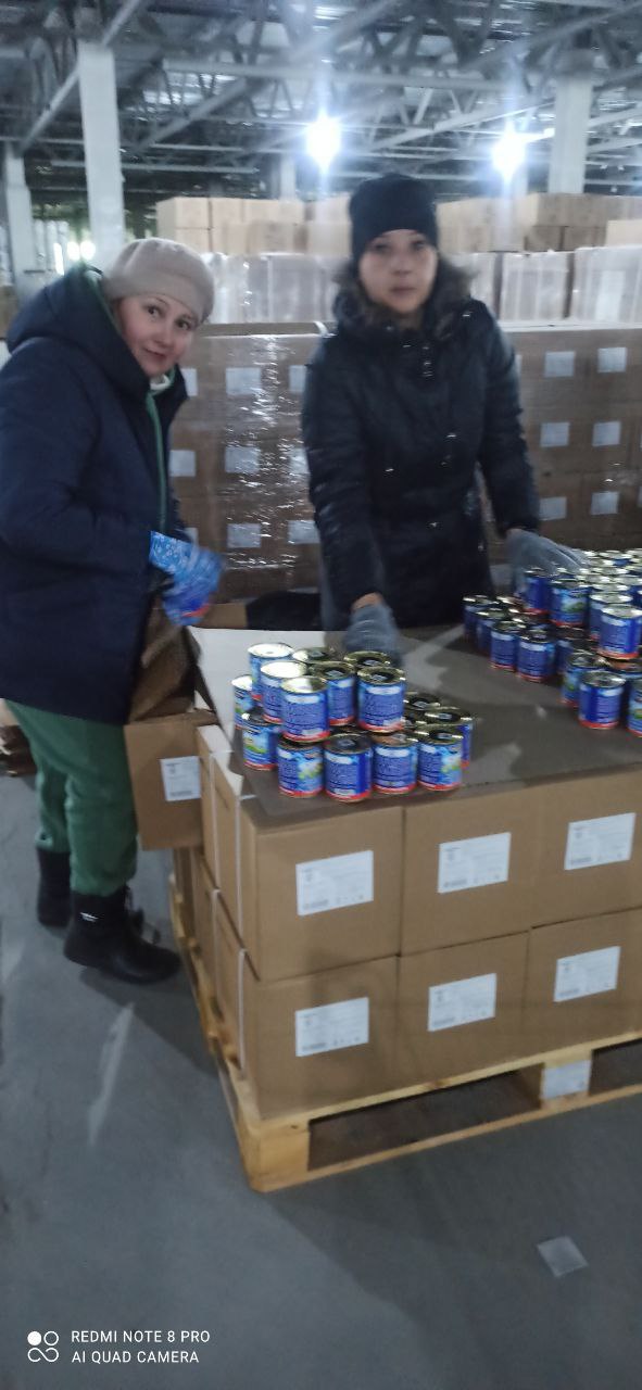 Геннадий Енютин: Сегодня в очередной раз волонтерская группа из Солнцевского района участвовала в формировании гуманитарных наборов для жителей курского приграничья на Губернаторском складе Геннадий Енютин: Сегодня в очередной раз волонтерская группа из Солнцевского района участвовала в формировании гуманитарных наборов для жителей курского приграничья на Губернаторском складе