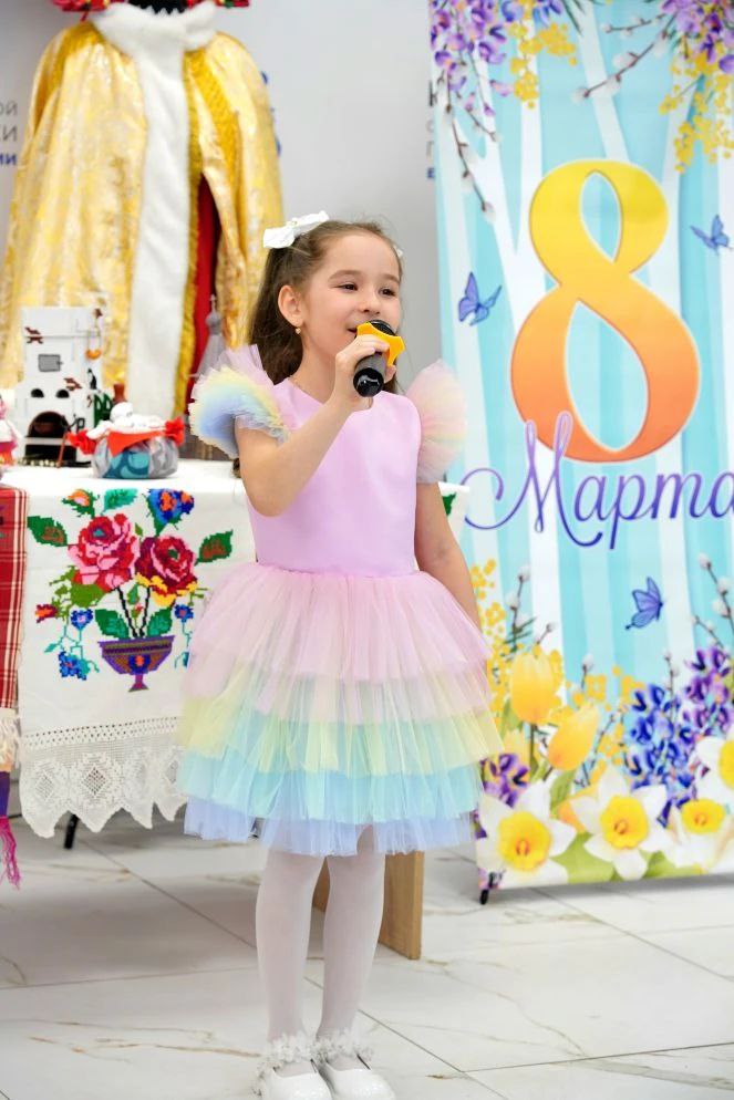 Владимир Зайцев: Сегодня в штабе общественной поддержки партии "Единая Россия" г. Курска в преддверии 8-Марта поздравил женщин с наступающим праздником Владимир Зайцев: Сегодня в штабе общественной поддержки партии "Единая Россия" г. Курска в преддверии 8-Марта поздравил женщин с наступающим праздником