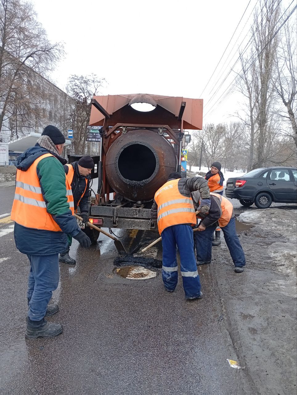 В Курске в течение дня продолжался ямочный ремонт