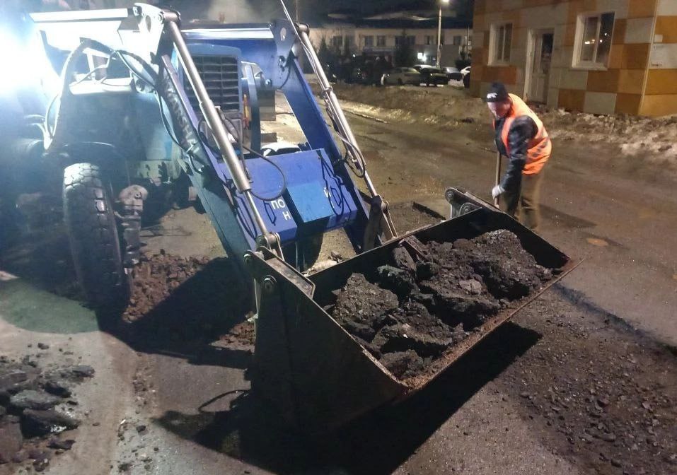 В Курске заделали ямы на дороге, ведущей к областной больнице В Курске заделали ямы на дороге, ведущей к областной больнице
