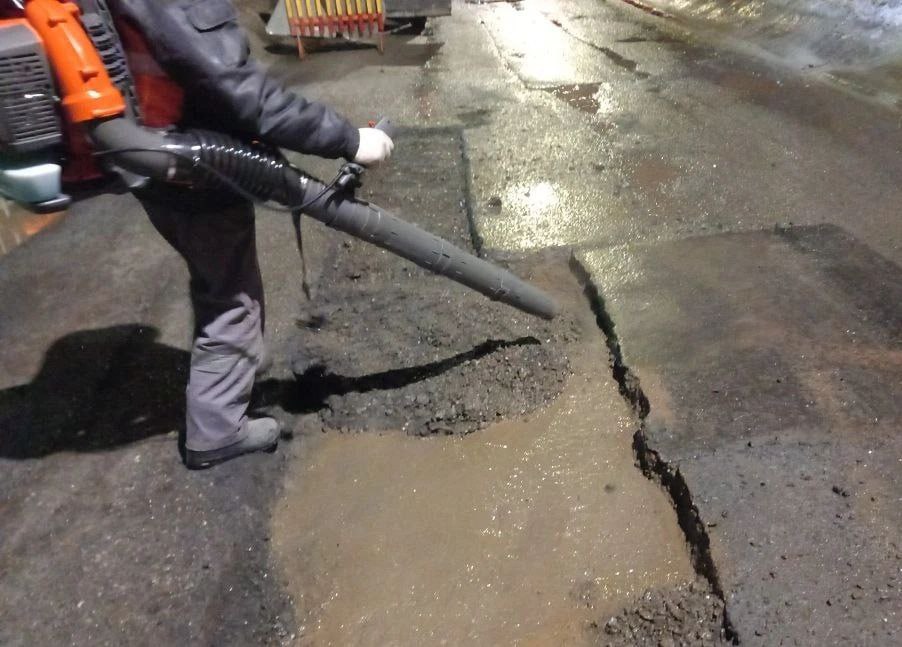 В Курске заделали ямы на дороге, ведущей к областной больнице В Курске заделали ямы на дороге, ведущей к областной больнице