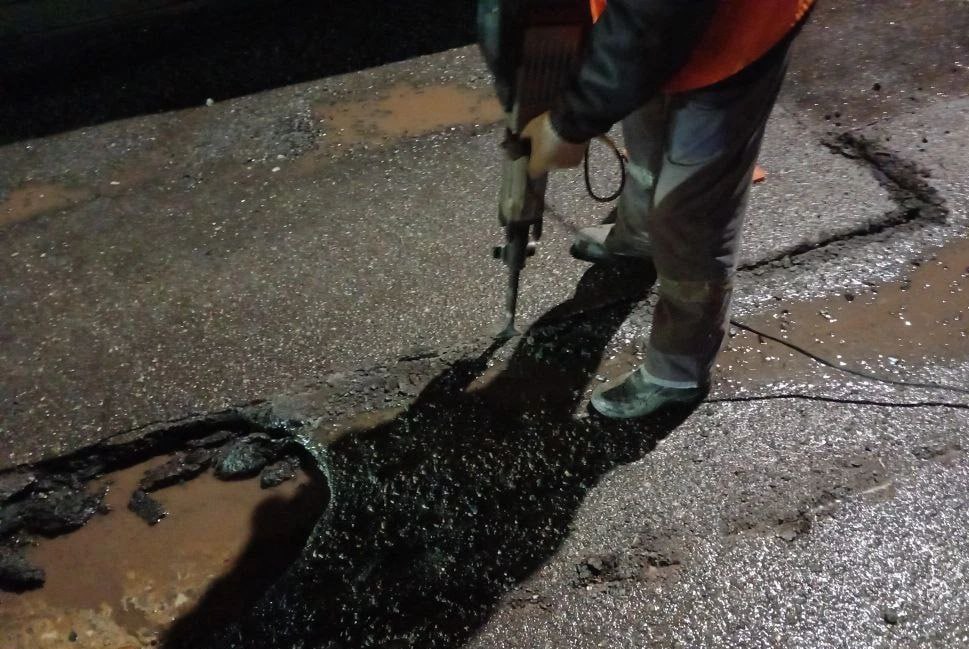 В Курске заделали ямы на дороге, ведущей к областной больнице В Курске заделали ямы на дороге, ведущей к областной больнице