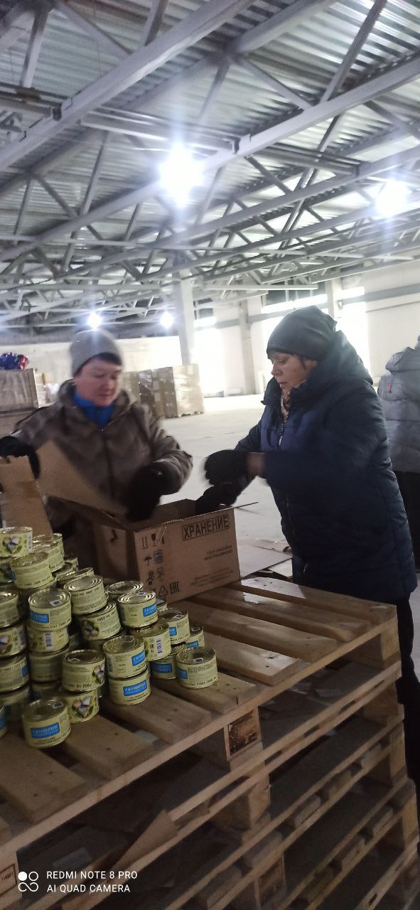 Геннадий Енютин: Сегодня в очередной раз волонтерская группа из Солнцевского района участвовала в формировании гуманитарных наборов для жителей курского приграничья на Губернаторском складе Геннадий Енютин: Сегодня в очередной раз волонтерская группа из Солнцевского района участвовала в формировании гуманитарных наборов для жителей курского приграничья на Губернаторском складе