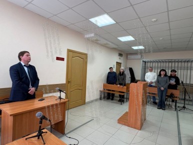 Курянка перепутала передачу и насмерть задавила родную мать