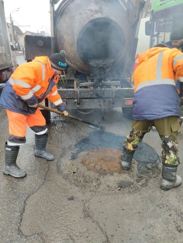 В Курске на Пучковке начали устранять выбоины на дорогах