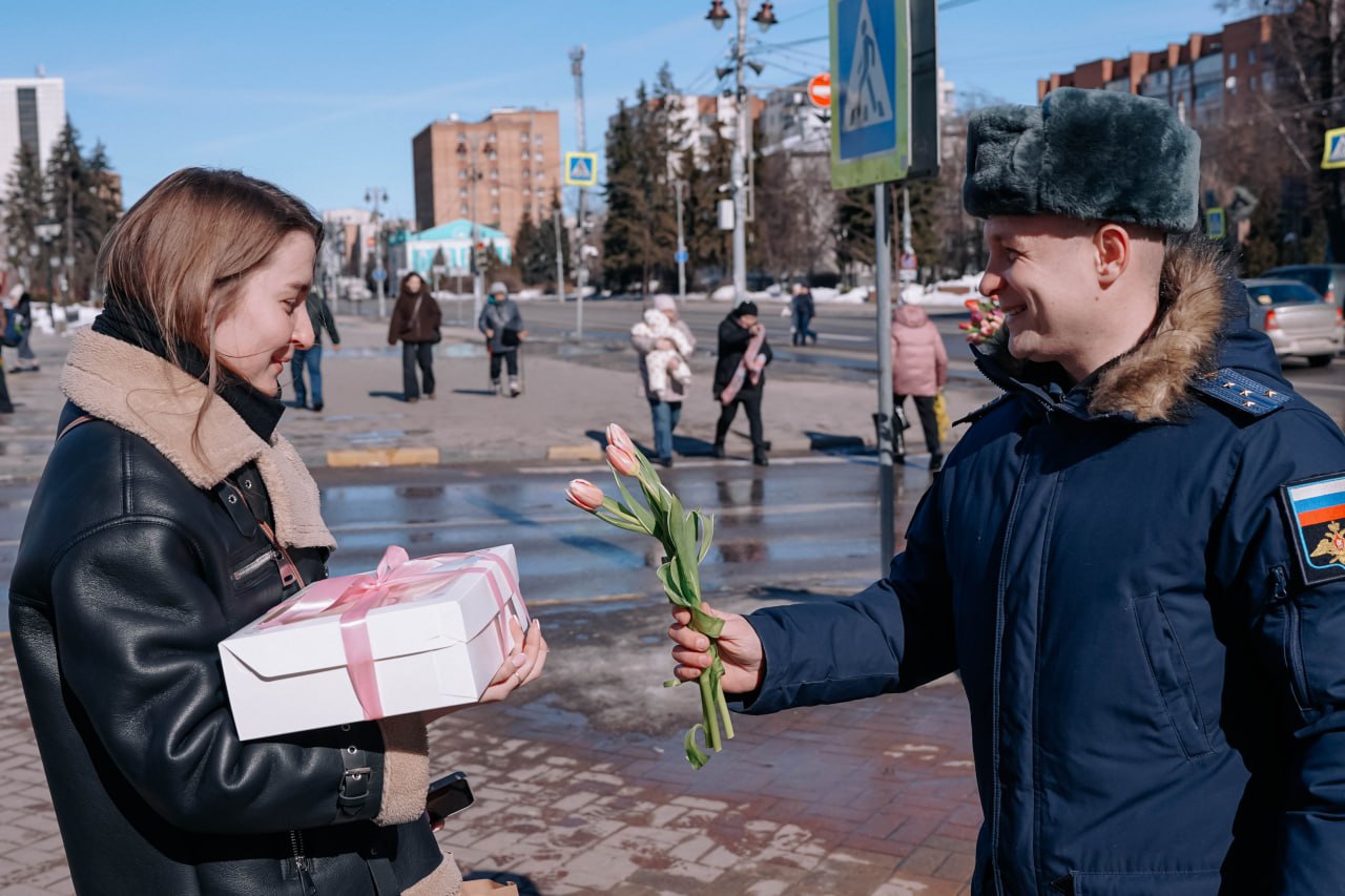 В Курске проходит Всероссийская акция «Вам, Любимые!», посвящённая Международному женскому дню В Курске проходит Всероссийская акция «Вам, Любимые!», посвящённая Международному женскому дню