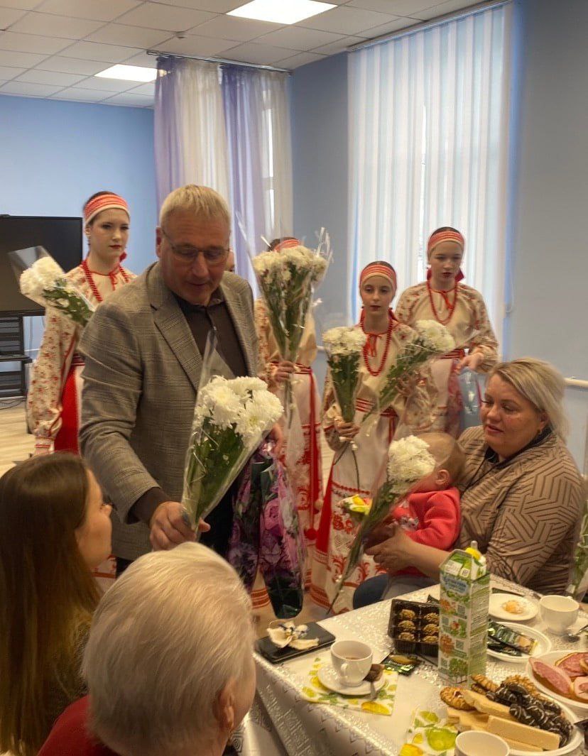 Алексей Земцов поздравил сторонников Единой России с 8 Марта Алексей Земцов поздравил сторонников Единой России с 8 Марта