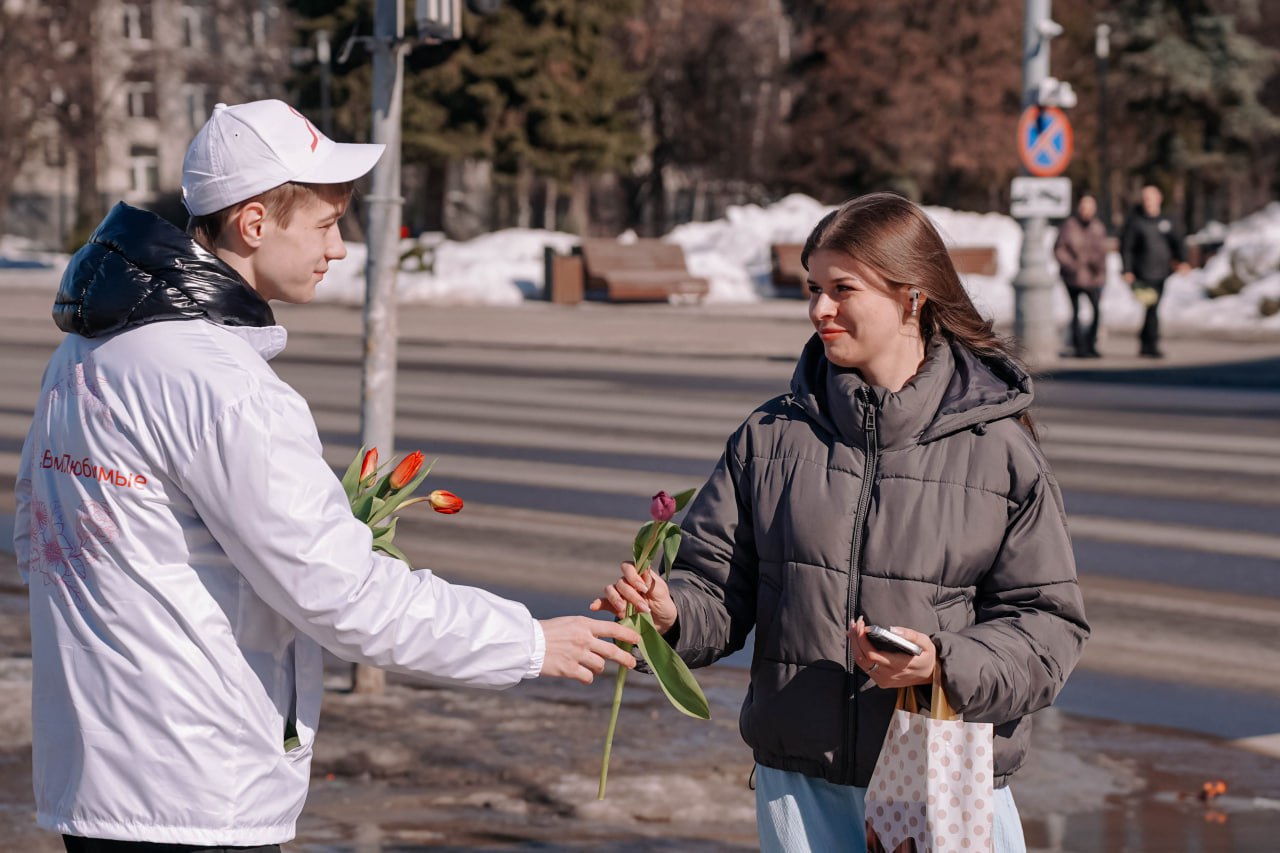В Курске проходит Всероссийская акция «Вам, Любимые!», посвящённая Международному женскому дню В Курске проходит Всероссийская акция «Вам, Любимые!», посвящённая Международному женскому дню