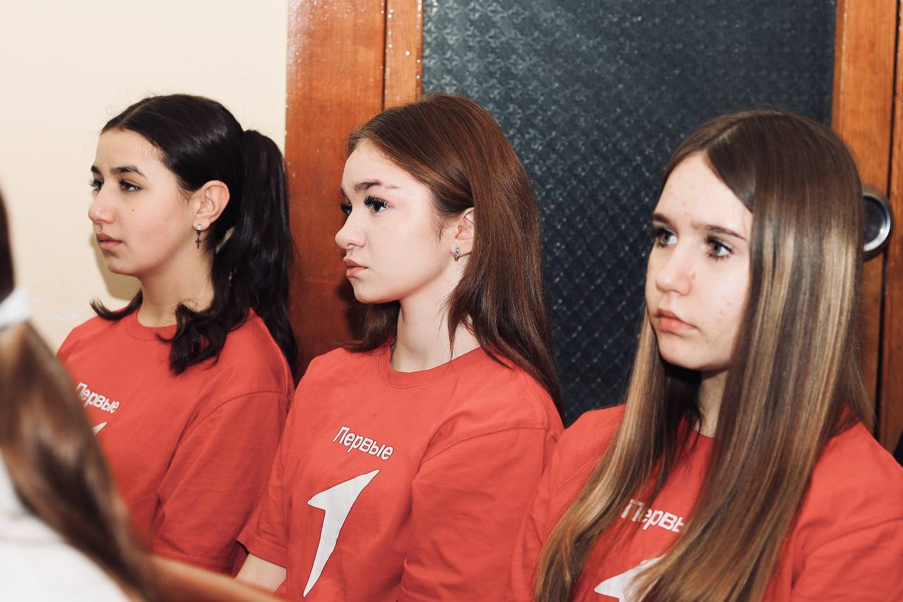 Курским школьникам провели экскурсию в ЗАГС