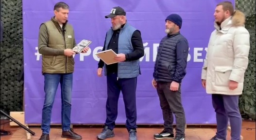 Партийцу из Дагестана Шамилю Халикову вручена благодарность секретаря Генсовета Владимира Якушева