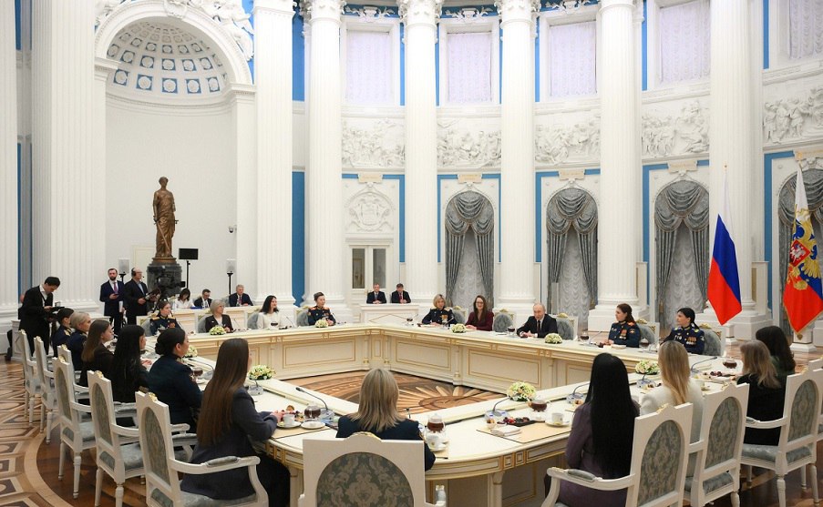 Документальный фильм «Женщины-герои: Курск» представили Президенту Документальный фильм «Женщины-герои: Курск» представили Президенту