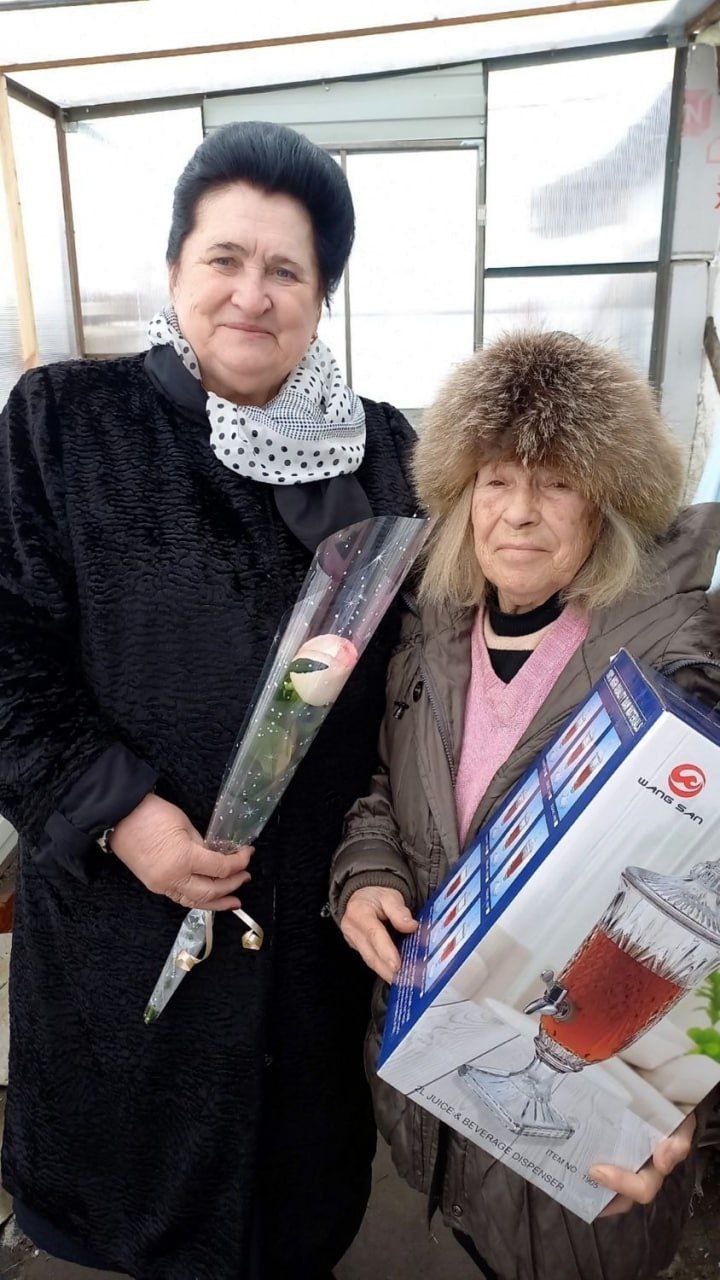 В Фатежском районе единороссы вручили памятные подарки женам участников СВО В Фатежском районе единороссы вручили памятные подарки женам участников СВО