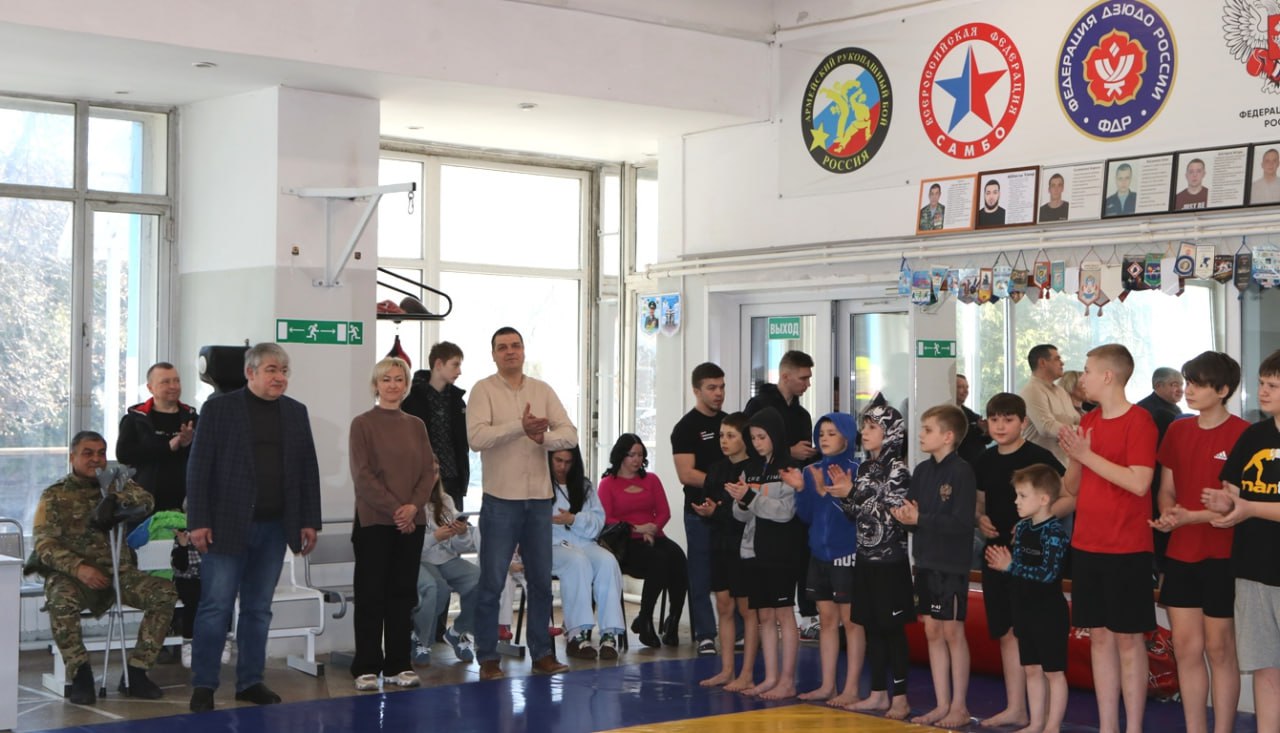 Александр Михайлов: Совместно с исполняющей обязанности заместителя главы администрации города Ларисой Кравченко посетили военно – спортивный клуб «БУ-ДО», где приняли участие в открытии внутриклубного турнира по панкратиону Александр Михайлов: Совместно с исполняющей обязанности заместителя главы администрации города Ларисой Кравченко посетили военно – спортивный клуб «БУ-ДО», где приняли участие в открытии внутриклубного турнира по панкратиону