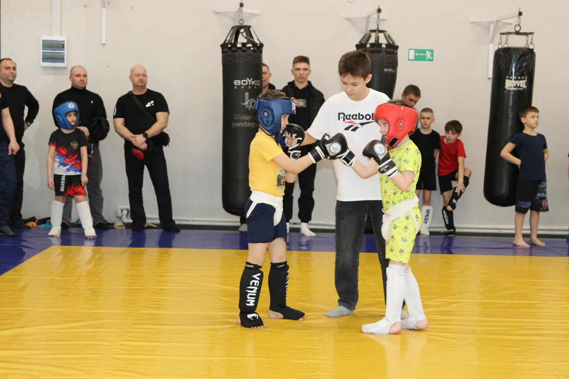 Александр Михайлов: Совместно с исполняющей обязанности заместителя главы администрации города Ларисой Кравченко посетили военно – спортивный клуб «БУ-ДО», где приняли участие в открытии внутриклубного турнира по панкратиону Александр Михайлов: Совместно с исполняющей обязанности заместителя главы администрации города Ларисой Кравченко посетили военно – спортивный клуб «БУ-ДО», где приняли участие в открытии внутриклубного турнира по панкратиону