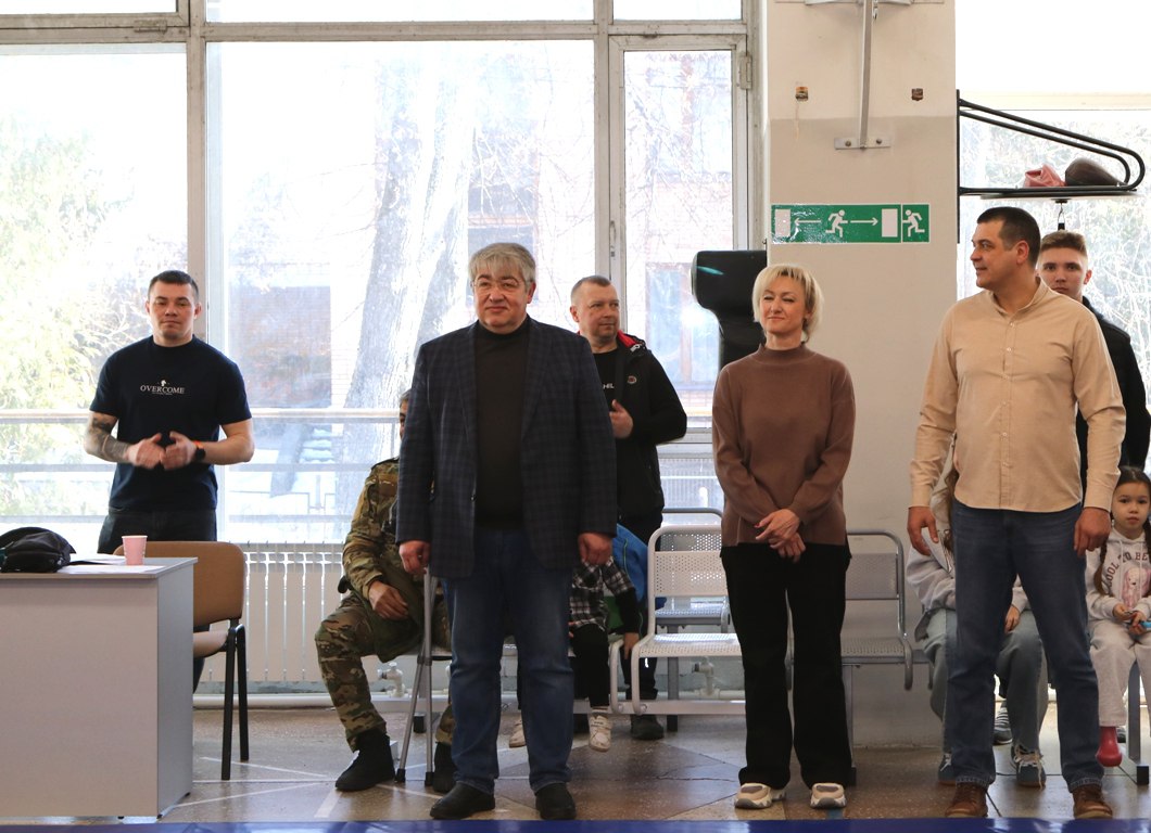 Александр Михайлов: Совместно с исполняющей обязанности заместителя главы администрации города Ларисой Кравченко посетили военно – спортивный клуб «БУ-ДО», где приняли участие в открытии внутриклубного турнира по панкратиону