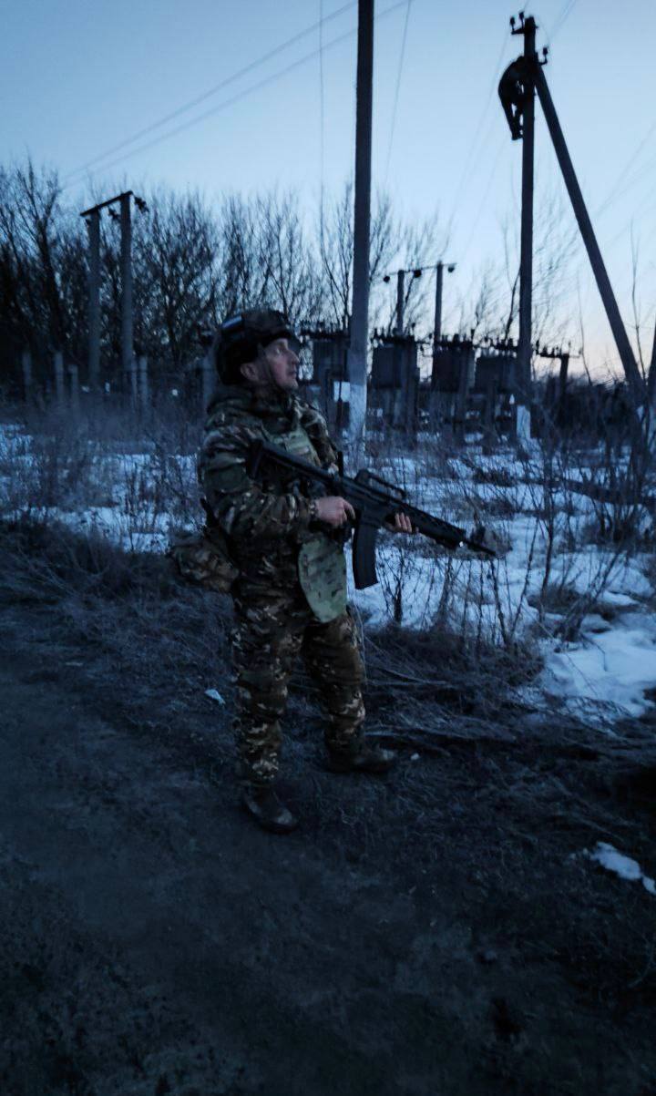 Добровольцами бригады «БАРС-Курск», несущими службу в Рыльском районе, осуществлено прикрытие сотрудников электросетей во время ремонтных работ по восстановлению электричества для гражданского населения