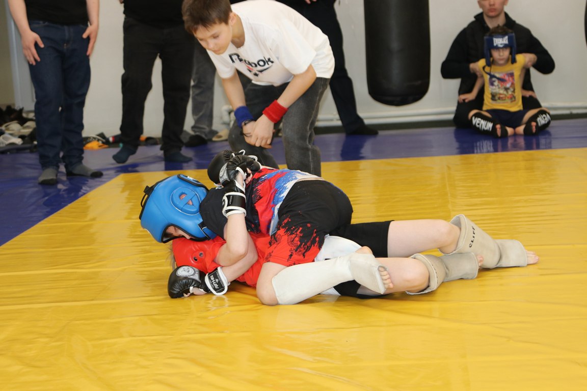 Александр Михайлов: Совместно с исполняющей обязанности заместителя главы администрации города Ларисой Кравченко посетили военно – спортивный клуб «БУ-ДО», где приняли участие в открытии внутриклубного турнира по панкратиону Александр Михайлов: Совместно с исполняющей обязанности заместителя главы администрации города Ларисой Кравченко посетили военно – спортивный клуб «БУ-ДО», где приняли участие в открытии внутриклубного турнира по панкратиону