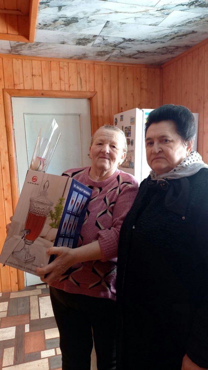 В Фатежском районе единороссы вручили памятные подарки женам участников СВО В Фатежском районе единороссы вручили памятные подарки женам участников СВО