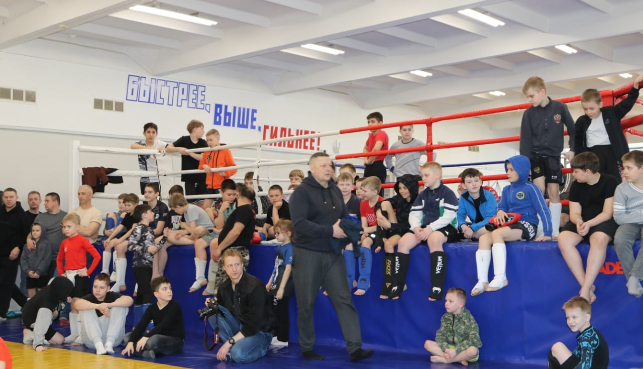 Александр Михайлов: Совместно с исполняющей обязанности заместителя главы администрации города Ларисой Кравченко посетили военно – спортивный клуб «БУ-ДО», где приняли участие в открытии внутриклубного турнира по панкратиону Александр Михайлов: Совместно с исполняющей обязанности заместителя главы администрации города Ларисой Кравченко посетили военно – спортивный клуб «БУ-ДО», где приняли участие в открытии внутриклубного турнира по панкратиону
