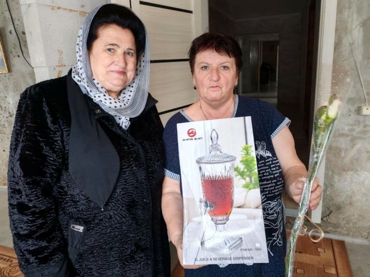 В Фатежском районе единороссы вручили памятные подарки женам участников СВО В Фатежском районе единороссы вручили памятные подарки женам участников СВО