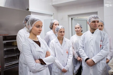 Минздрав России рассказал об экскурсии, которую провели для школьников в Курской областной больнице