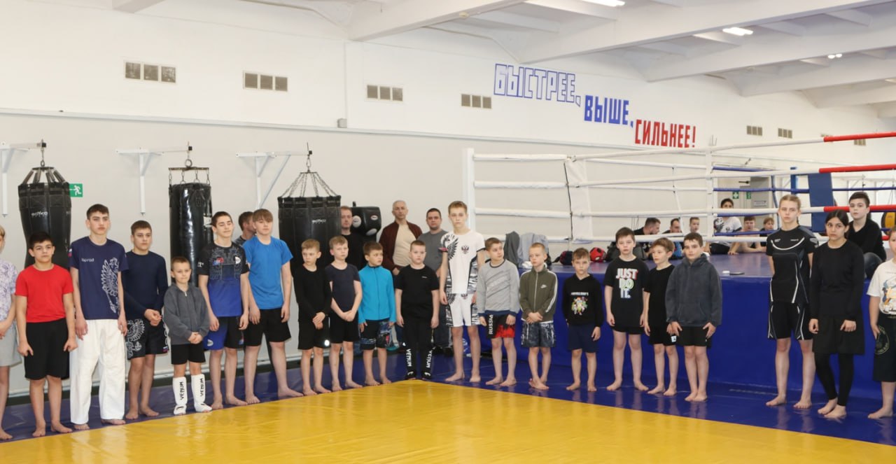 Александр Михайлов: Совместно с исполняющей обязанности заместителя главы администрации города Ларисой Кравченко посетили военно – спортивный клуб «БУ-ДО», где приняли участие в открытии внутриклубного турнира по панкратиону Александр Михайлов: Совместно с исполняющей обязанности заместителя главы администрации города Ларисой Кравченко посетили военно – спортивный клуб «БУ-ДО», где приняли участие в открытии внутриклубного турнира по панкратиону