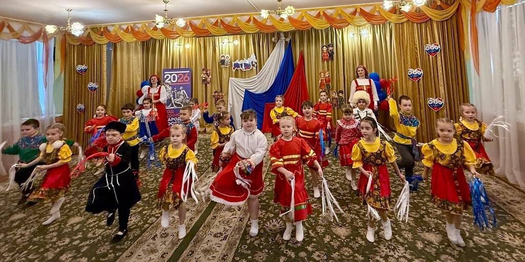В рамках Года единства народов России в детском саду № 12 Курска прошёл фестиваль народных игр «Широка страна моя родная»