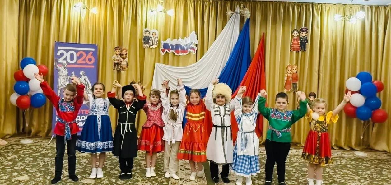 В рамках Года единства народов России в детском саду № 12 Курска прошёл фестиваль народных игр «Широка страна моя родная» В рамках Года единства народов России в детском саду № 12 Курска прошёл фестиваль народных игр «Широка страна моя родная»