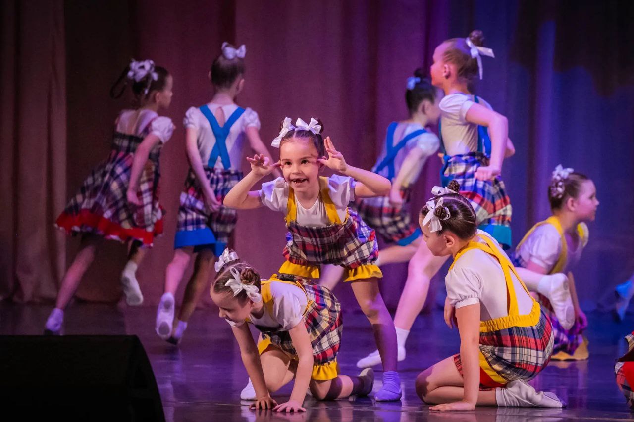 В городском культурном центре «Лира» прошёл отчётный концерт образцового ансамбля эстрадного танца «Хамелеон» В городском культурном центре «Лира» прошёл отчётный концерт образцового ансамбля эстрадного танца «Хамелеон»