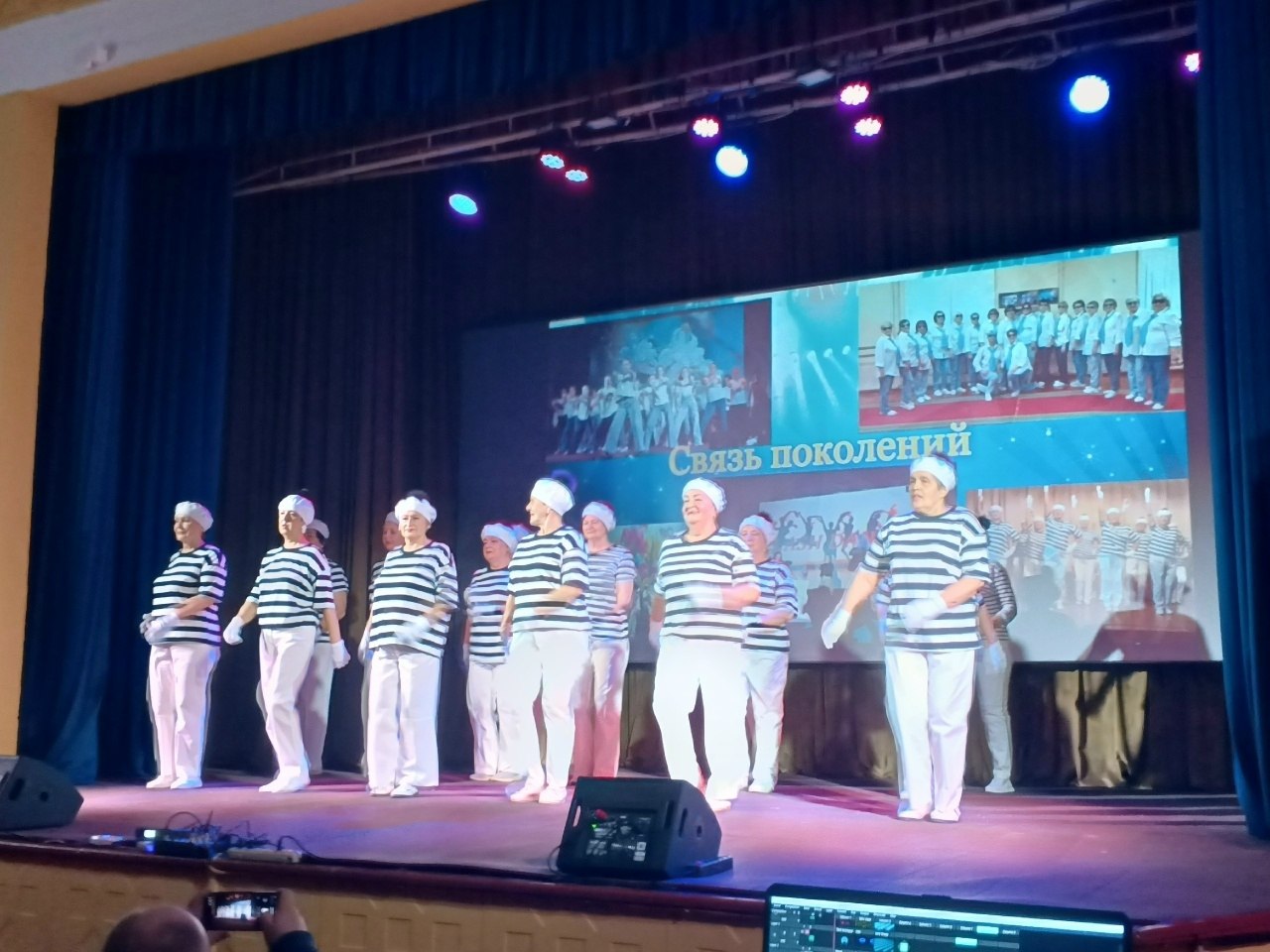 В Щиграх с большим успехом прошел концерт танцевальных коллективов «Связь поколений: от сердца к сердцу» В Щиграх с большим успехом прошел концерт танцевальных коллективов «Связь поколений: от сердца к сердцу»