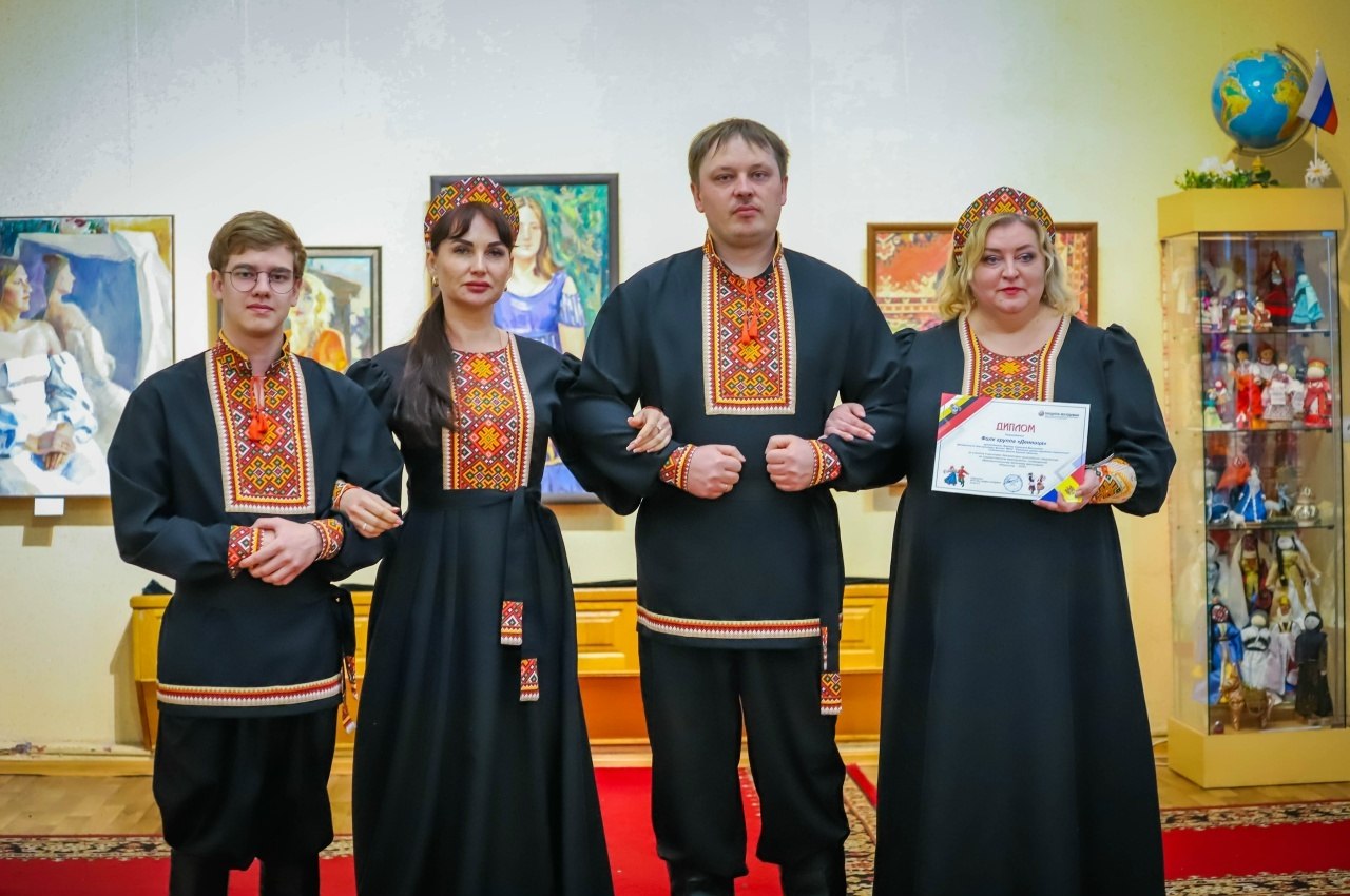 Традиционный весенний праздник — национальный фестиваль «Мэрцишор» состоялся в областном дворце культуры имени Винокура Традиционный весенний праздник — национальный фестиваль «Мэрцишор» состоялся в областном дворце культуры имени Винокура