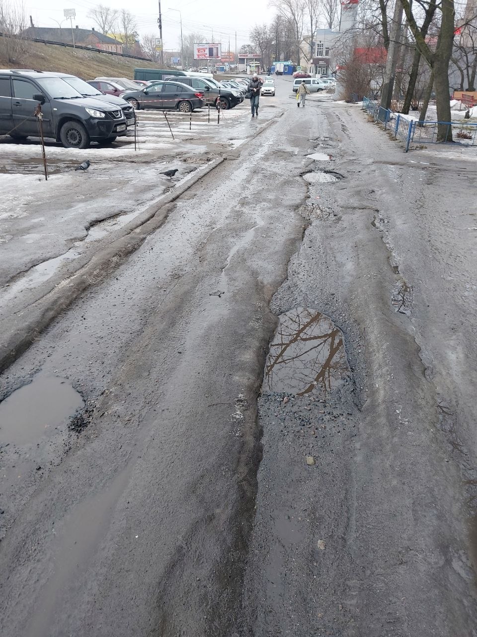 Нам пишут:. — Хочу показать, в каком состоянии находится дорога у дома №16 по улице Литовской Нам пишут:. — Хочу показать, в каком состоянии находится дорога у дома №16 по улице Литовской