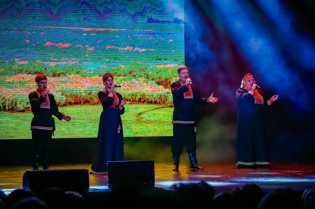 Традиционный весенний праздник — национальный фестиваль «Мэрцишор» состоялся в областном дворце культуры имени Винокура Традиционный весенний праздник — национальный фестиваль «Мэрцишор» состоялся в областном дворце культуры имени Винокура