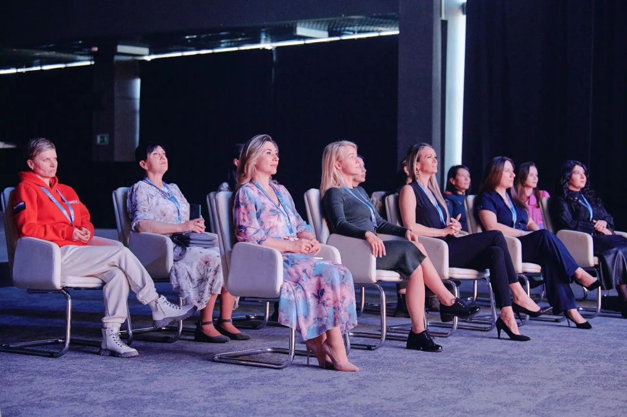 Курянки стали участницами и экспертами уникальной программы «Женщины-герои: опора на искусство» арт-кластера «Таврида» Курянки стали участницами и экспертами уникальной программы «Женщины-герои: опора на искусство» арт-кластера «Таврида»