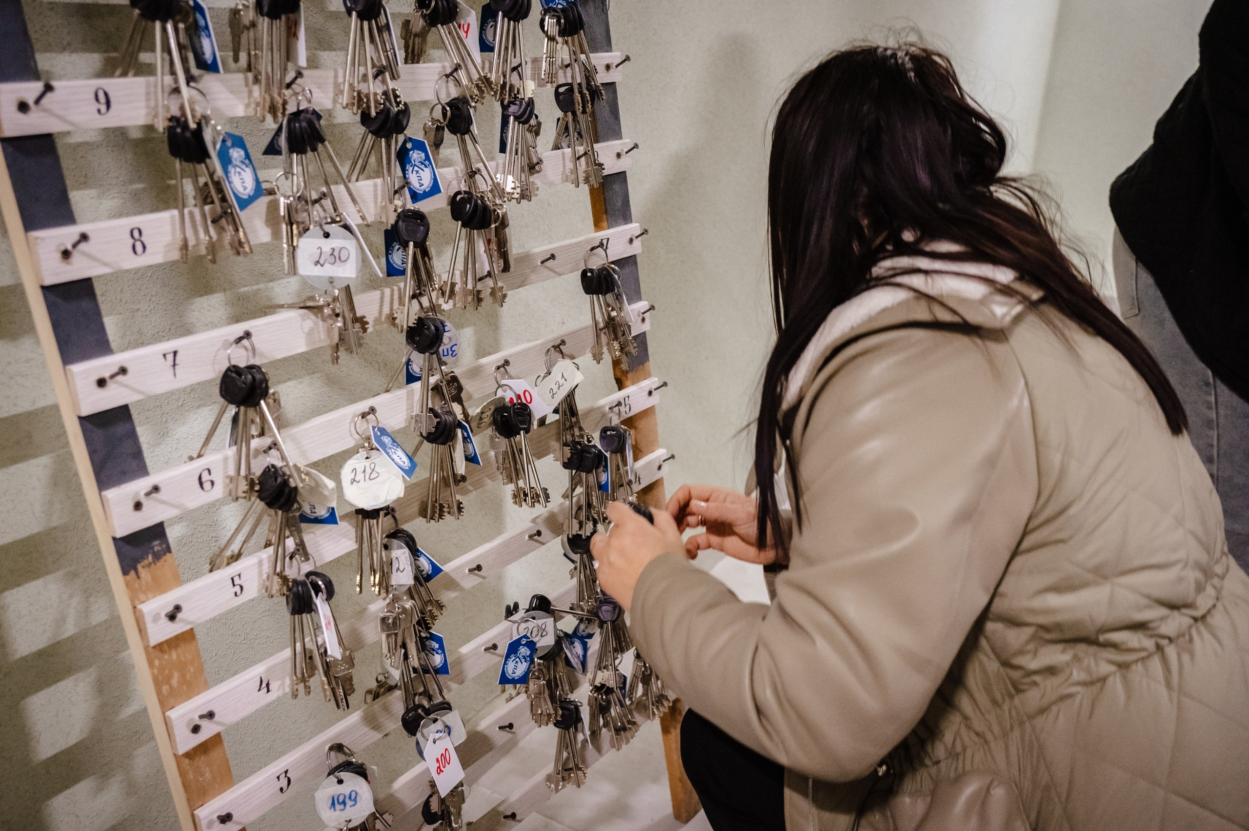 В Курске 169 жителей из приграничных районов получили ключи от квартир на проспекте Надежды Плевицкой В Курске 169 жителей из приграничных районов получили ключи от квартир на проспекте Надежды Плевицкой