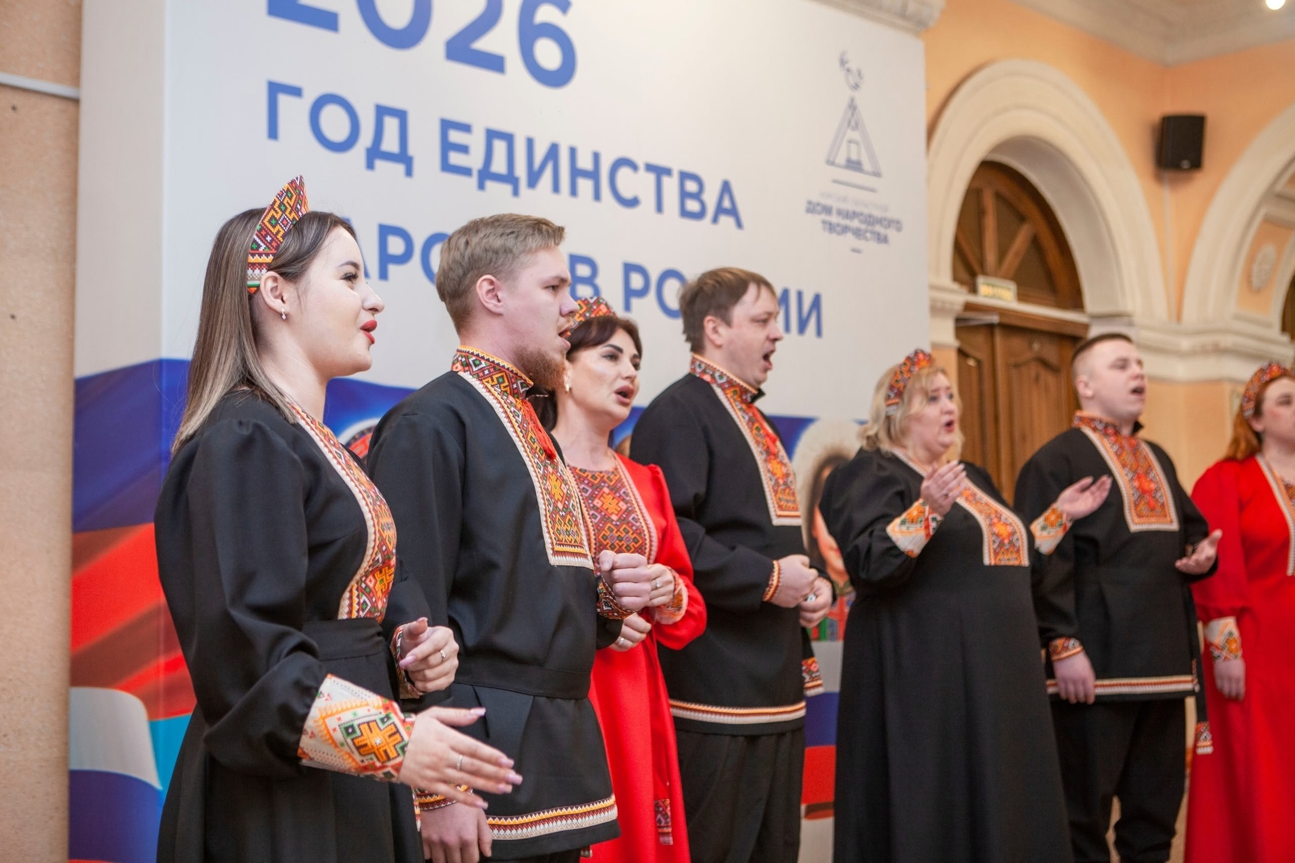 Фолк-группа «Денница» под руководством Светланы Фурчевой выступила на открытии первой гончарной школы в Курске! В областном Дворце культуры им. В.Н. Винокура стартовал проект «Культура приграничья», в основу которого легло... Фолк-группа «Денница» под руководством Светланы Фурчевой выступила на открытии первой гончарной школы в Курске! В областном Дворце культуры им. В.Н. Винокура стартовал проект «Культура приграничья», в основу которого легло...