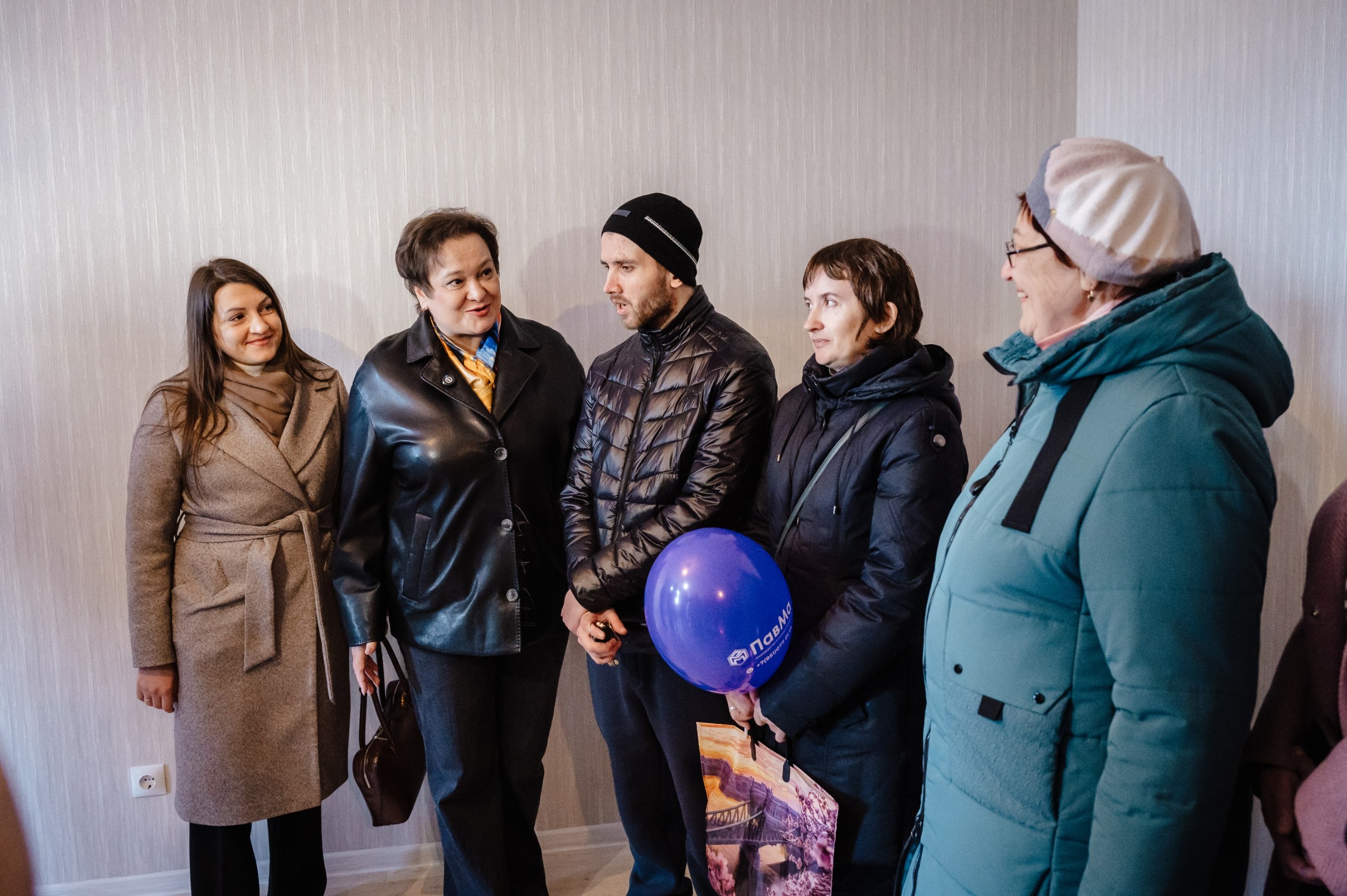 В Курске 169 жителей из приграничных районов получили ключи от квартир на проспекте Надежды Плевицкой В Курске 169 жителей из приграничных районов получили ключи от квартир на проспекте Надежды Плевицкой