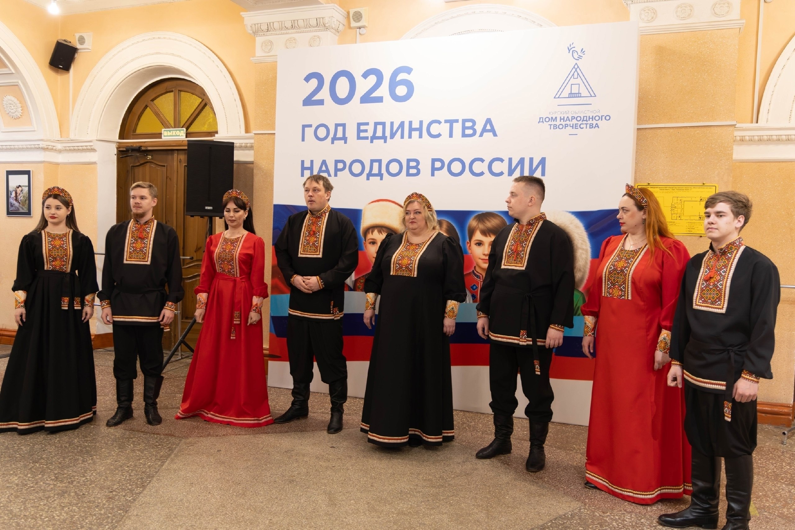 Фолк-группа «Денница» под руководством Светланы Фурчевой выступила на открытии первой гончарной школы в Курске! В областном Дворце культуры им. В.Н. Винокура стартовал проект «Культура приграничья», в основу которого легло... Фолк-группа «Денница» под руководством Светланы Фурчевой выступила на открытии первой гончарной школы в Курске! В областном Дворце культуры им. В.Н. Винокура стартовал проект «Культура приграничья», в основу которого легло...