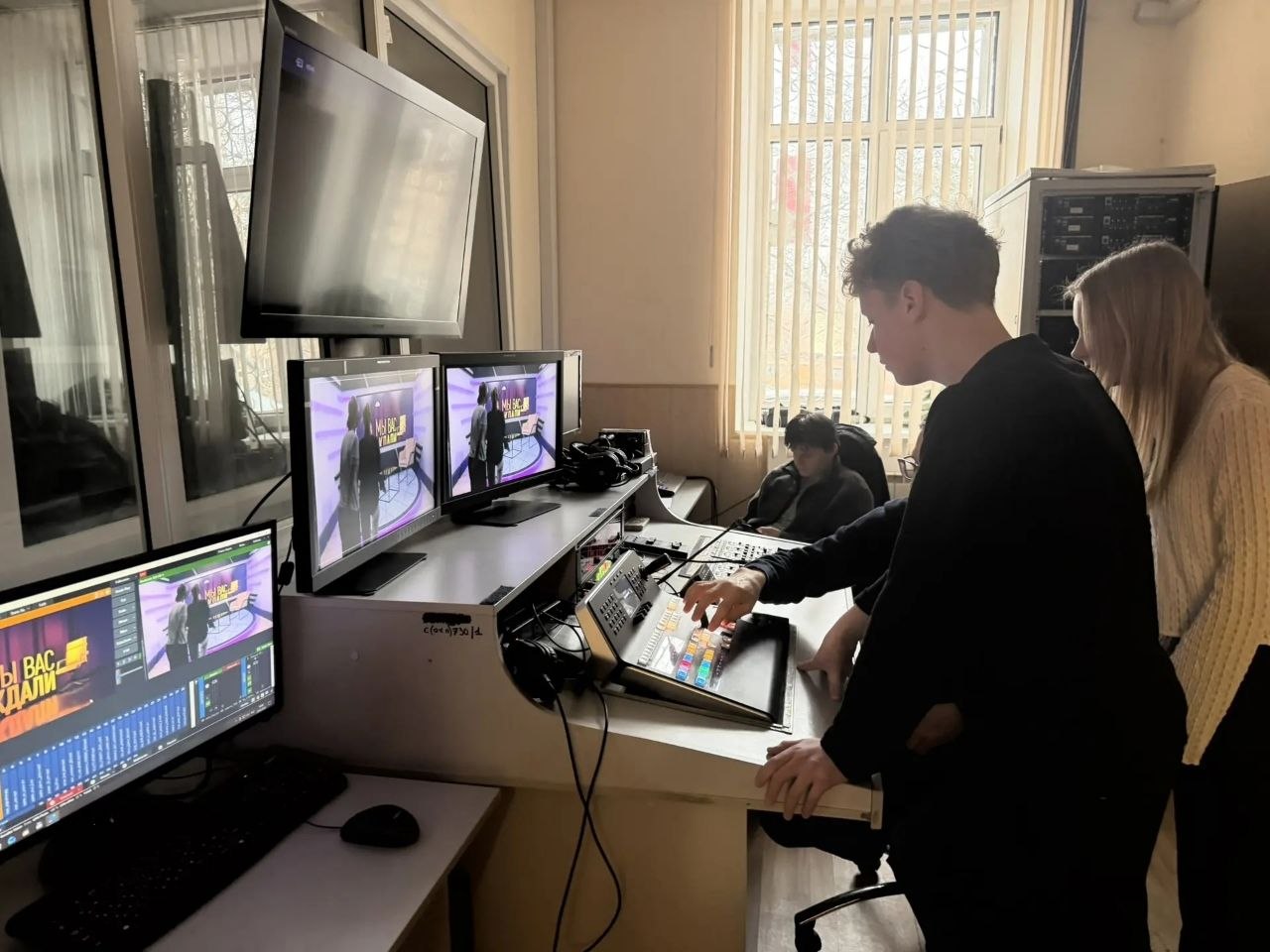 Ребята из Детской пресс-службы администрации города продолжают знакомиться с курской журналистикой Ребята из Детской пресс-службы администрации города продолжают знакомиться с курской журналистикой