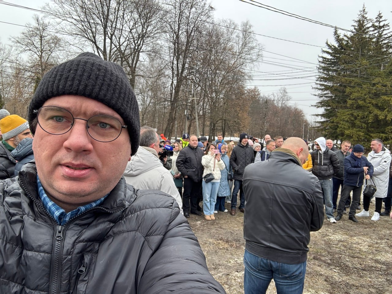 «Не хватало ещё: землю крестьянам, фабрики рабочим, власть советам, женщинам по мужику»