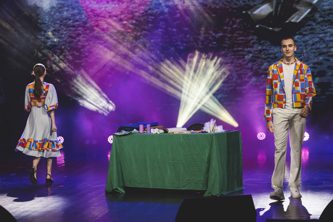 Век моды русской: путешествие во времени на подиуме Курчатова!