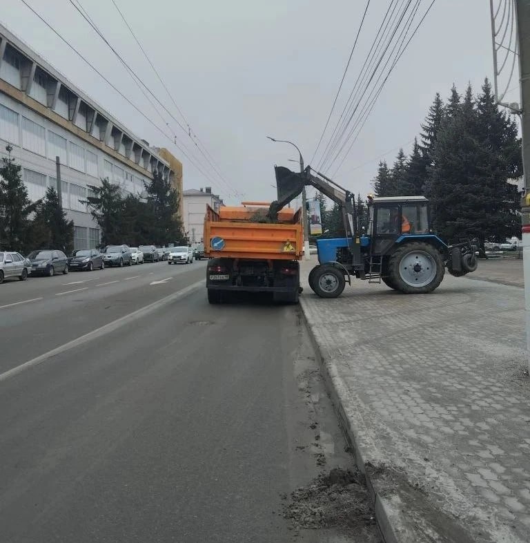 На улицах Курска наводят порядок 80 человек и 49 машин На улицах Курска наводят порядок 80 человек и 49 машин