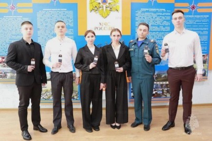 Курским спасателем вручили первые офицерские звания